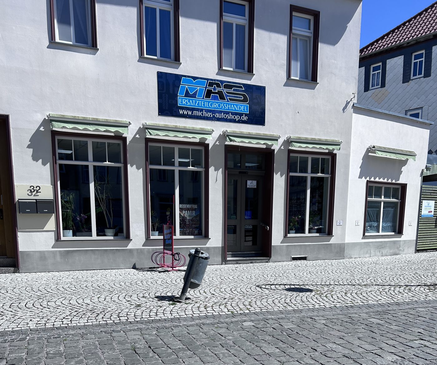 Ladenfront von Michas Autoshop in Greußen